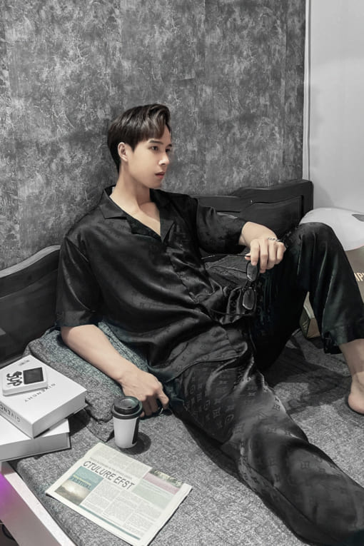 Đồ ngủ đôi pijama lụa đen gấm cao cấp mặc hè mát mẻ LV34 - VODKA LUXURY - Ảnh 6