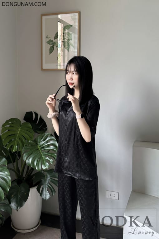 Đồ ngủ đôi pijama lụa đen gấm cao cấp mặc hè mát mẻ LV34 - VODKA LUXURY - Ảnh 5