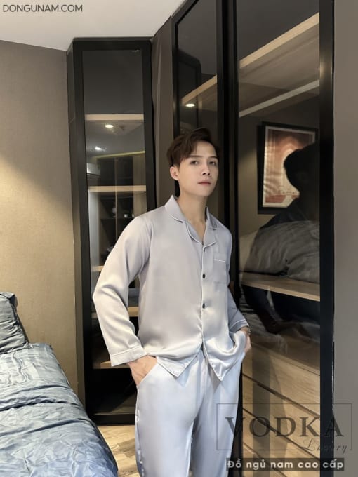 Đồ ngủ nam pijama lụa satin xám nhạt tôn da nam nữ mặc đẹp T16ST- Vodka Luxury - Ảnh 5