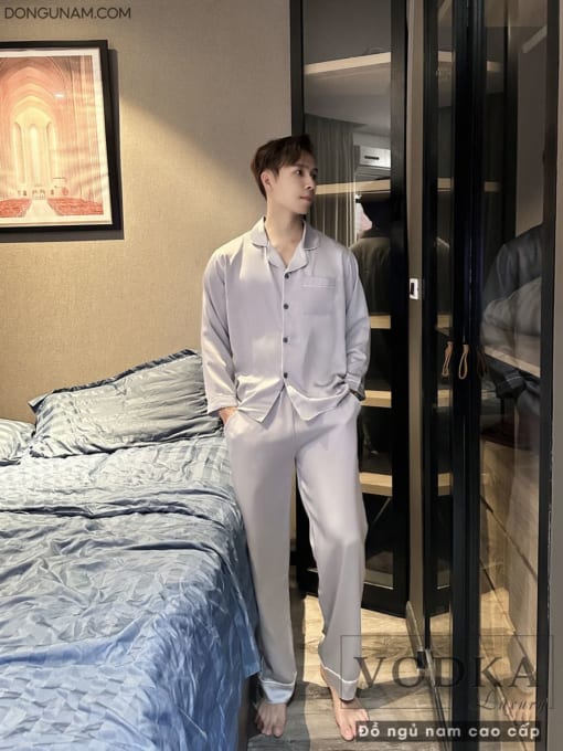 Đồ ngủ nam pijama lụa satin xám nhạt tôn da nam nữ mặc đẹp T16ST- Vodka Luxury - Ảnh 3