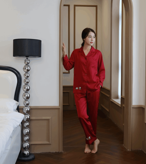 MỚI NHẤT| ĐỒ NGỦ ĐÔI NAM NỮ ĐỎ HOẠ TIẾT LÁ TRÚC DỄ THƯƠNG THANH LỊCH LT19 - Ảnh 3