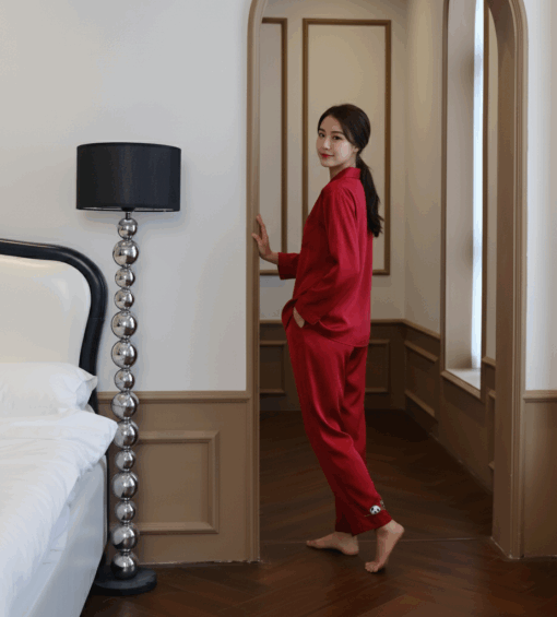 MỚI NHẤT| ĐỒ NGỦ ĐÔI NAM NỮ ĐỎ HOẠ TIẾT LÁ TRÚC DỄ THƯƠNG THANH LỊCH LT19 - Ảnh 2